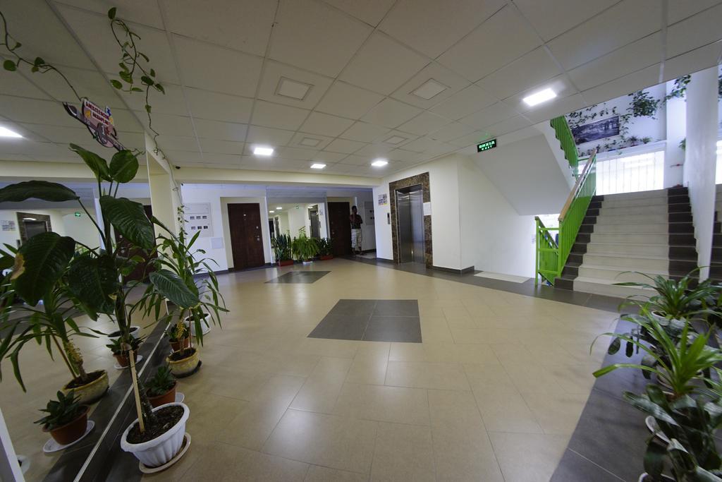 54A Tselinogradskaia Str At Alekseevka Underground Harkov Kültér fotó